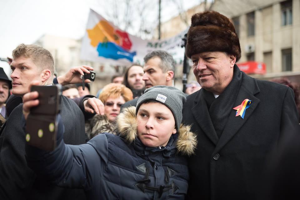 Cum a venit Klaus Iohannis îmbrăcat la Ziua Unirii mici de la Iași. Moldovenii au rămas mască 357603