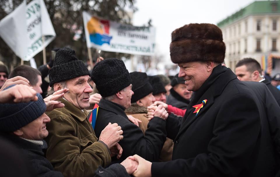 Cum a venit Klaus Iohannis îmbrăcat la Ziua Unirii mici de la Iași. Moldovenii au rămas mască 357605