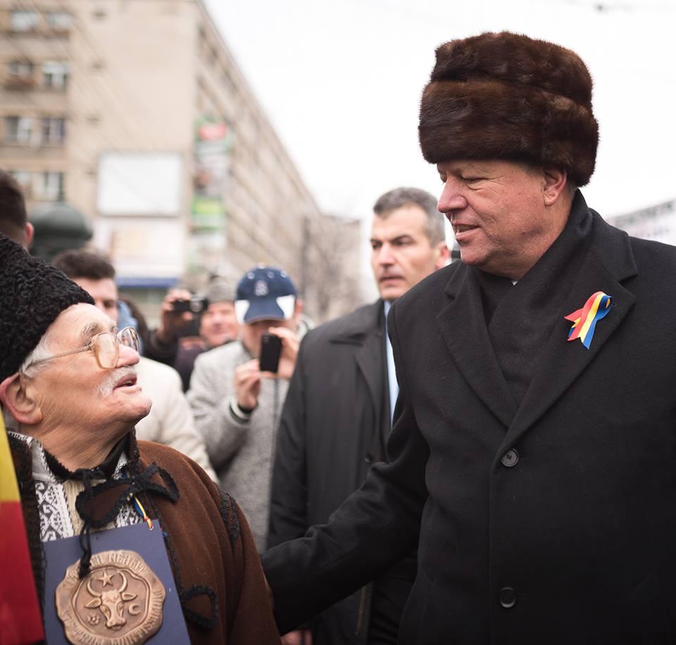 Cum a venit Klaus Iohannis îmbrăcat la Ziua Unirii mici de la Iași. Moldovenii au rămas mască 357606