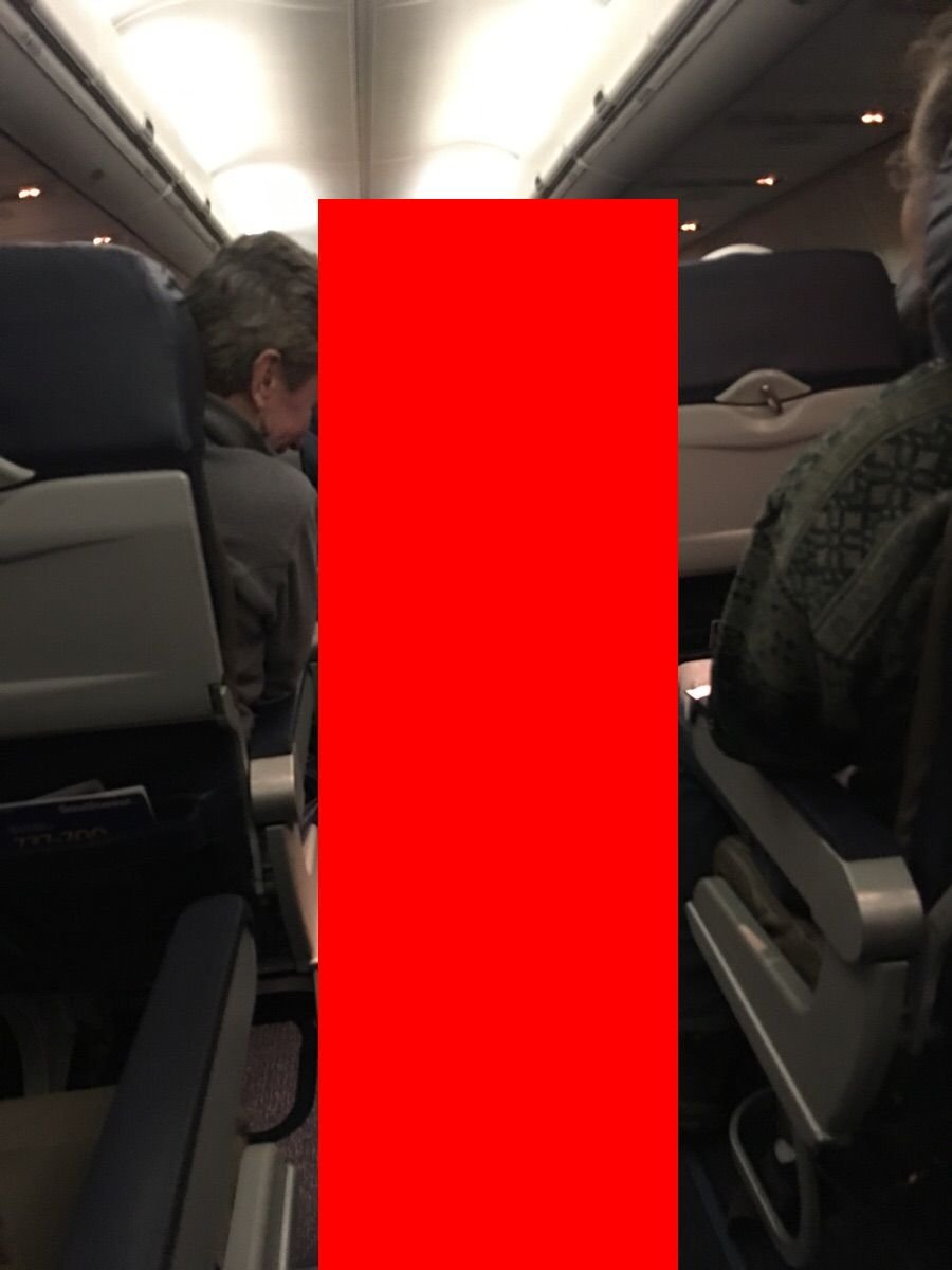 Cum a apărut un însoțitor de bord, în timpul zborului. Pasagerii nu s-au putut opri din râs