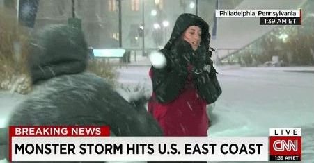 Reporteriţe în mijlocul zăpezii. Ce au păţit două jurnaliste din SUA