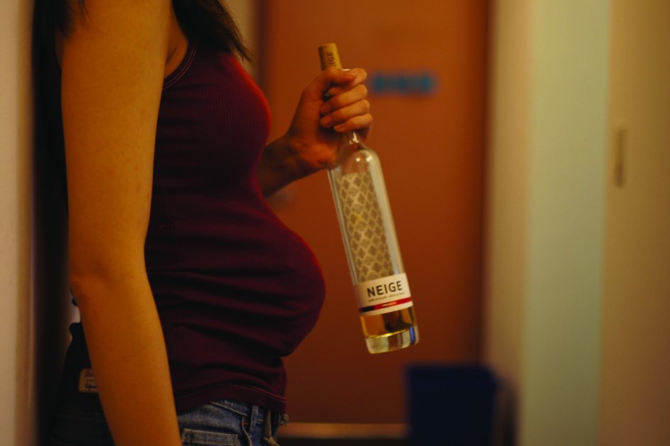 Nu a ascultat de cei din jur si a baut alcool pana la refuz pe toata durata sarcinii! Ce s-a intamplat cu copilul pe care l-a nascut