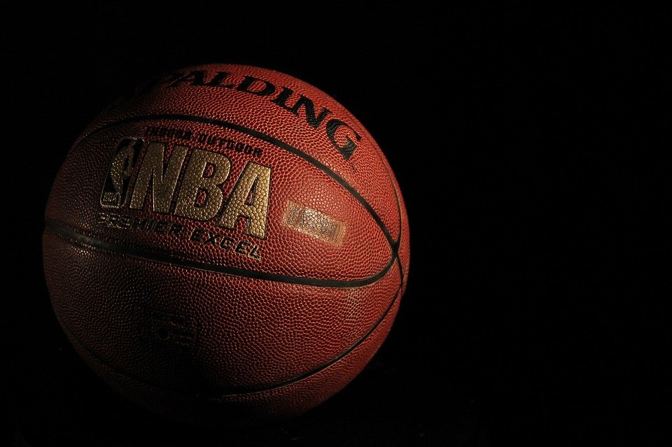 Acuzații de comportament violent la adresa unui baschetbalist care tocmai și-a anunțat retragerea din NBA