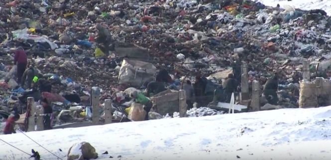 „Guvernul României pune în pericol viețile a mii de oameni”. Reportaj cu camera ascunsă în groapa de gunoi a Clujului