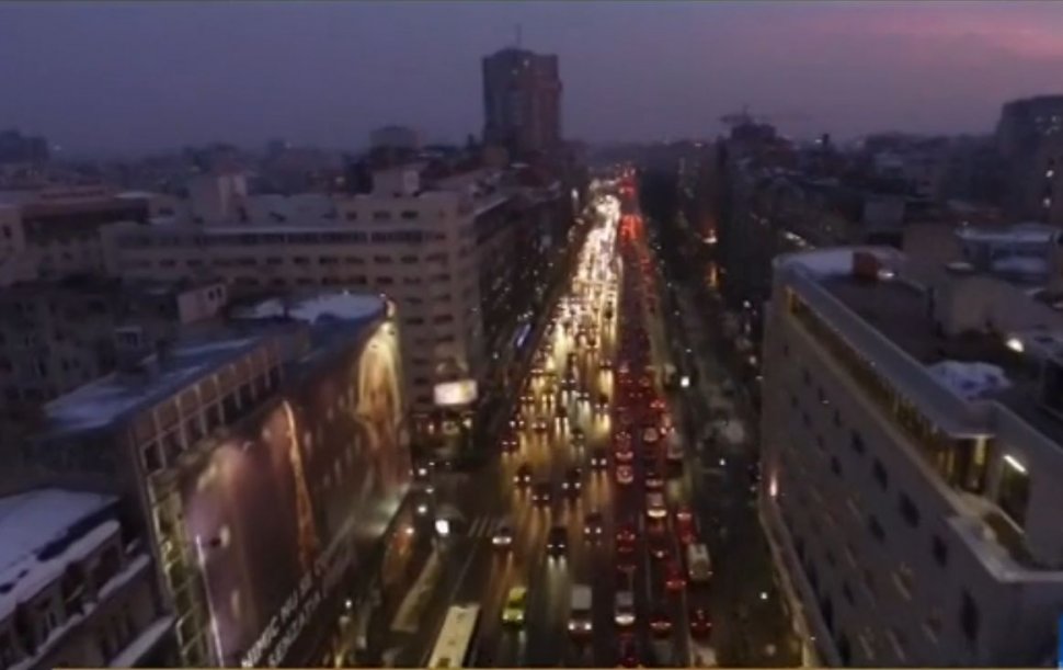 Sinteza zilei: Imagini cu traficul de coșmar din București