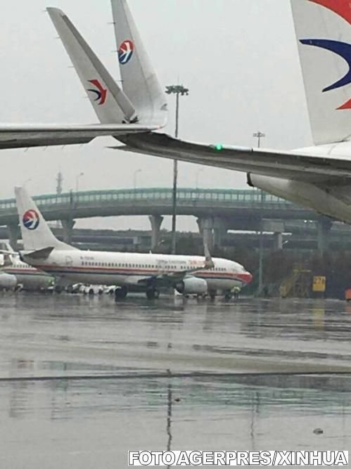 Incident aviatic pe un aeroport din China. Două aeronave s-au acroşat pe pistă