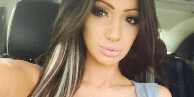  O concurentă de la X Factor și-a făcut un selfie așezată pe un fotoliu. Fanilor nu le-a venit să creadă ce văd 359104