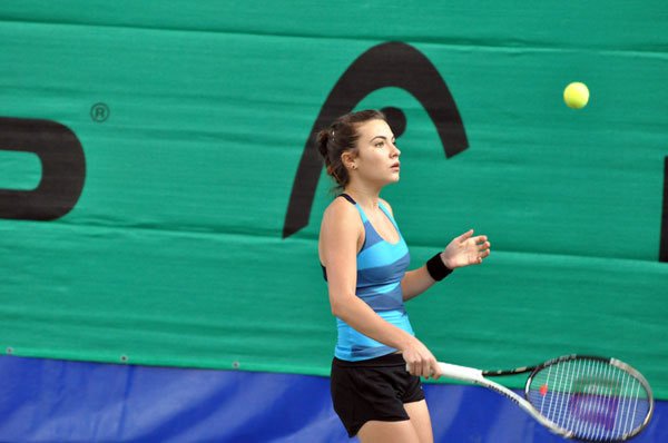 O româncă face senzație în tenis: a câștigat trei meciuri într-o singură zi