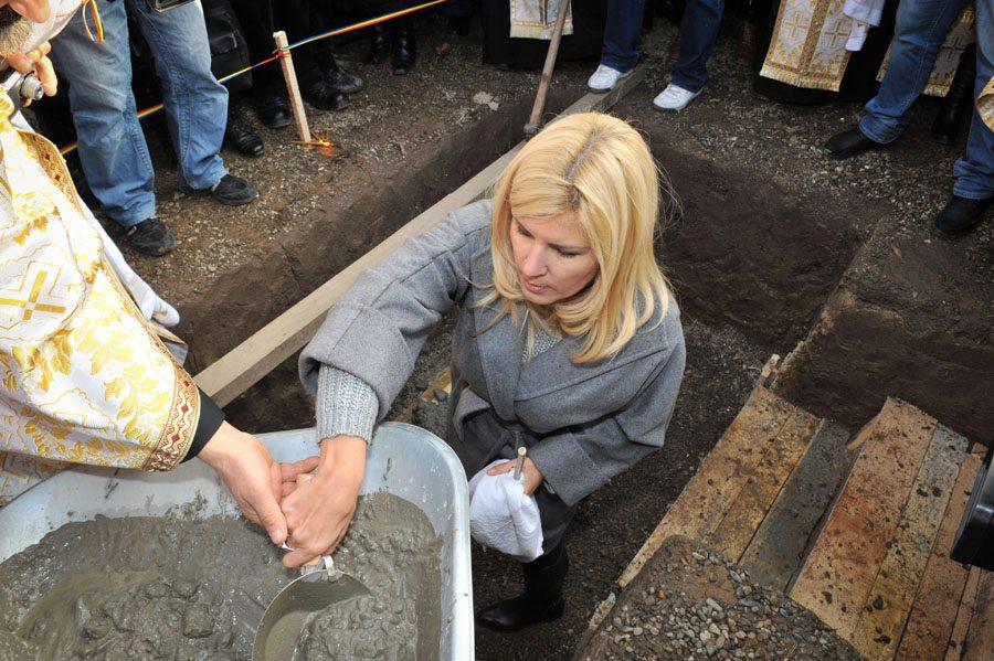 Fotografii de colecție. Cele mai penibile imagini cu Elena Udrea. Primele 50 și ceva... 359244