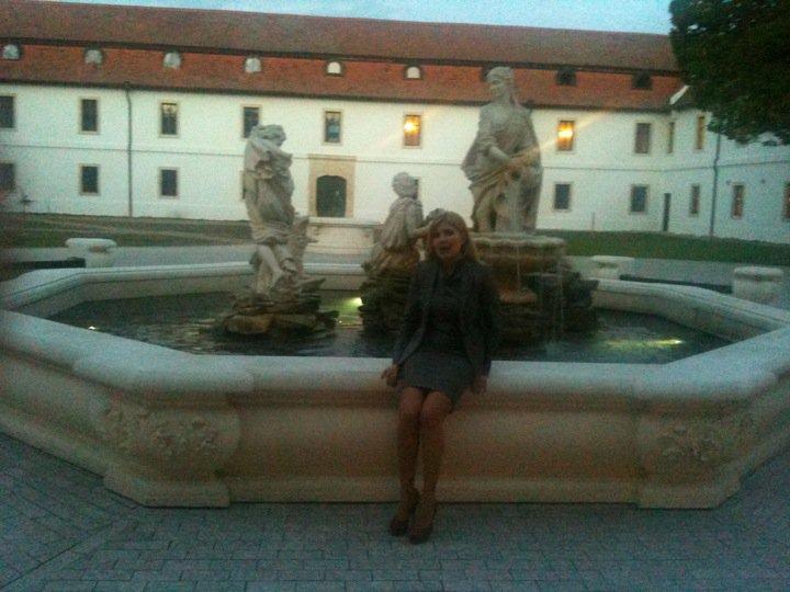 Fotografii de colecție. Cele mai penibile imagini cu Elena Udrea. Primele 50 și ceva... 359252