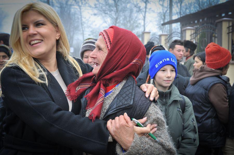 Fotografii de colecție. Cele mai penibile imagini cu Elena Udrea. Primele 50 și ceva... 359253