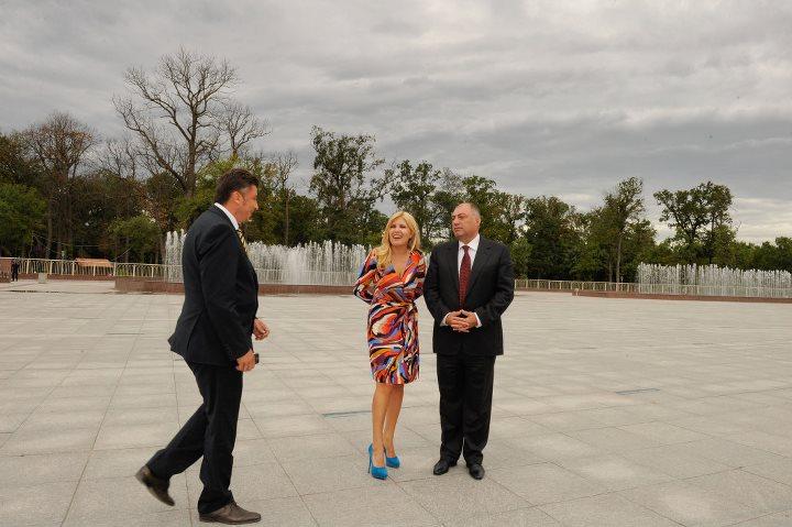 Fotografii de colecție. Cele mai penibile imagini cu Elena Udrea. Primele 50 și ceva... 359258