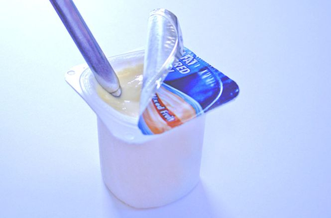 Mănânci iaurt din supermarket? Descoperirea șocantă făcută de un român