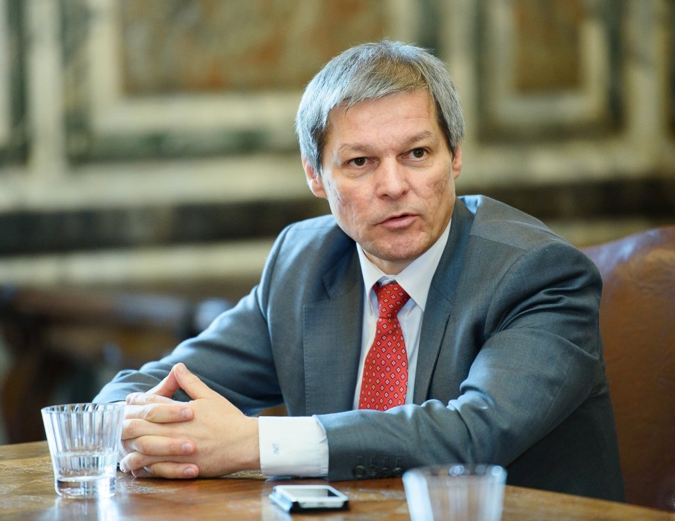 Mesajul ferm al premierului Dacian Cioloș pentru cei care critică Guvernul: Le cer să pună în practică ceea ce cer altora să facă