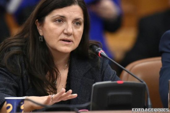 Din scaunul de ministru, Raluca Prună visează la salariul de la Bruxelles