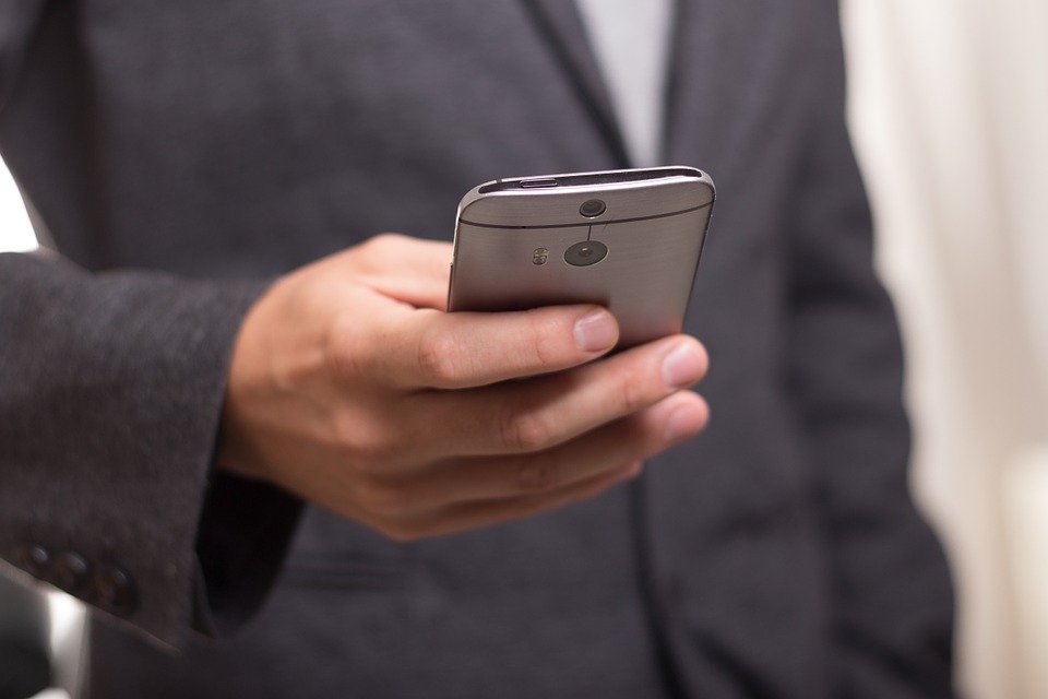 Telefonia mobilă a fost cel mai reclamat serviciu de comunicații electronice, în 2015. Vezi topul companiilor reclamate