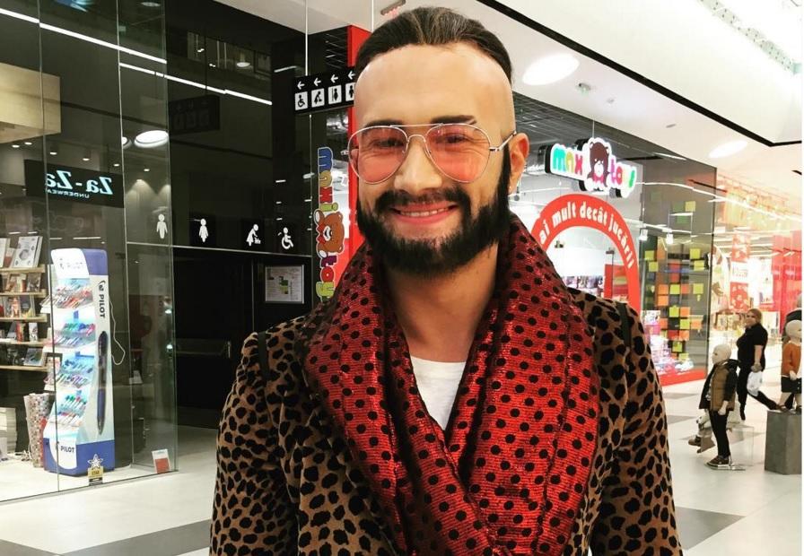 A apărut într-un mall din București. Trecătorilor nu le-a venit să creadă că e el 360306