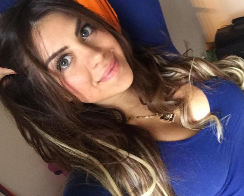 Ea e cea mai sexy doctoriță de la o echipă de fotbal 360350