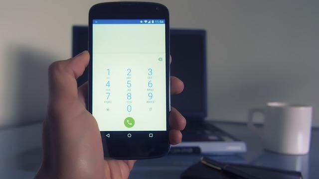Cinci semne că telefonul tău ar putea fi virusat