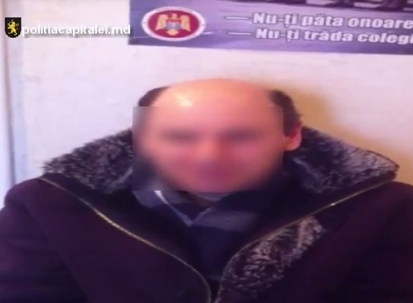 Moldovean ridicat de mascați după ce a postat un mesaj pe pagina lui de Facebook