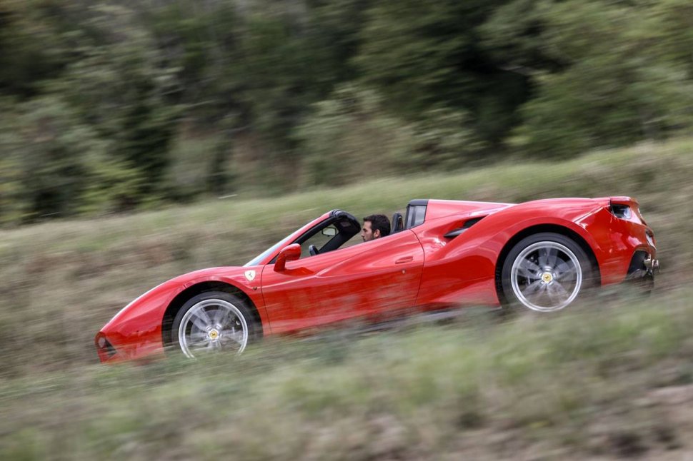 Cel mai scump Ferrari din lume ajunge în garajul unui fotbalist de talie internațională. Vezi cum arată &quot;bijuteria&quot; Ferrari