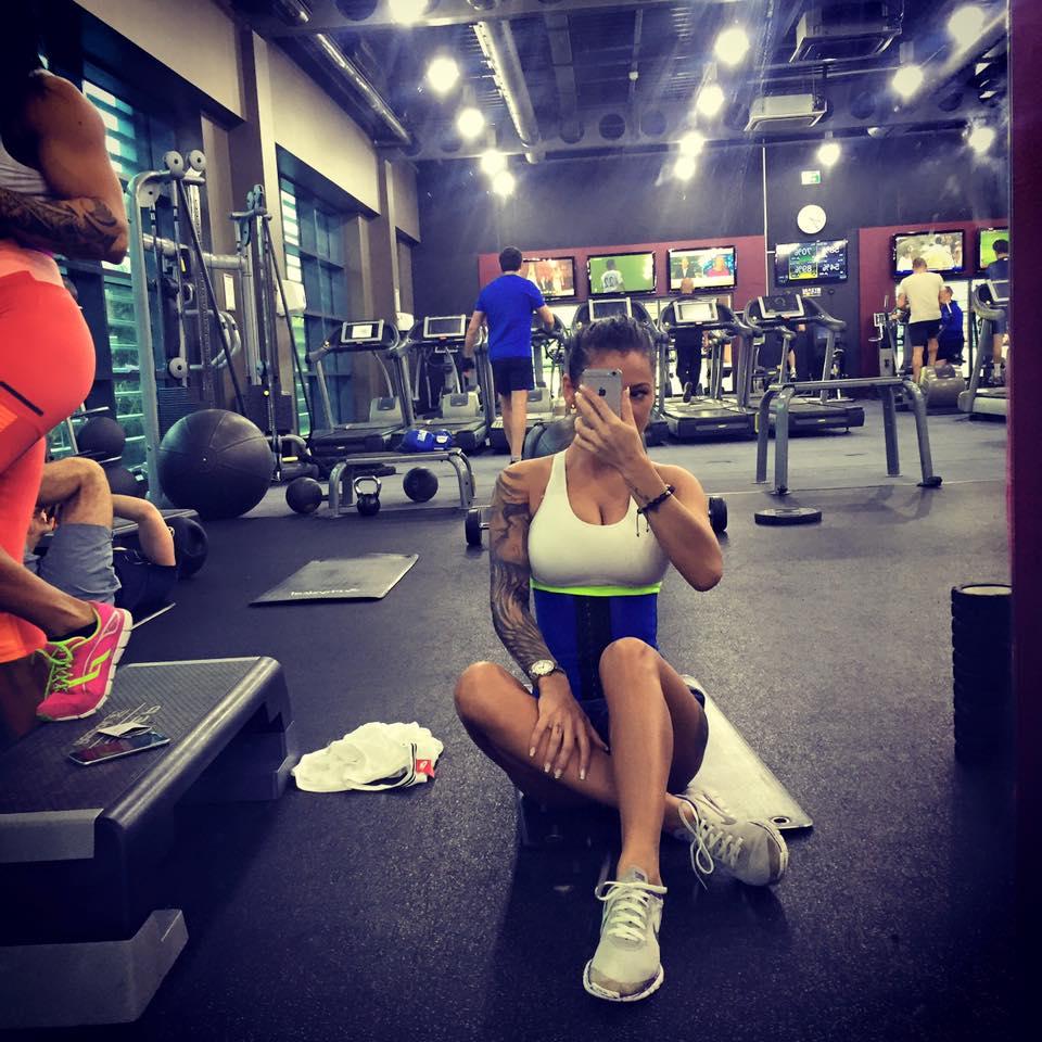 Roxana Vancea, în ipostaze sexy! Imaginile pe care fanii ei abia le aşteptau 361399