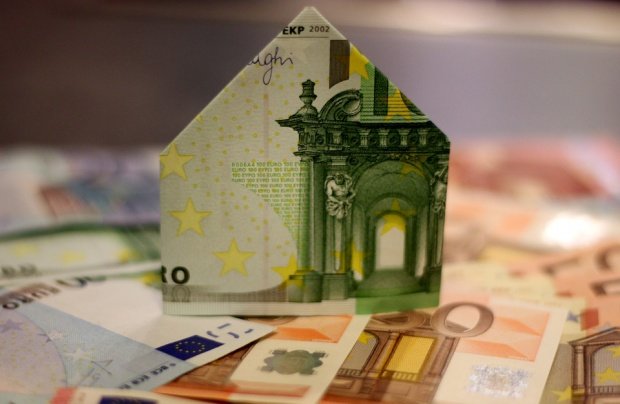 Soluția băncilor pentru Legea dării în plată: românii își vor lua case în leasing