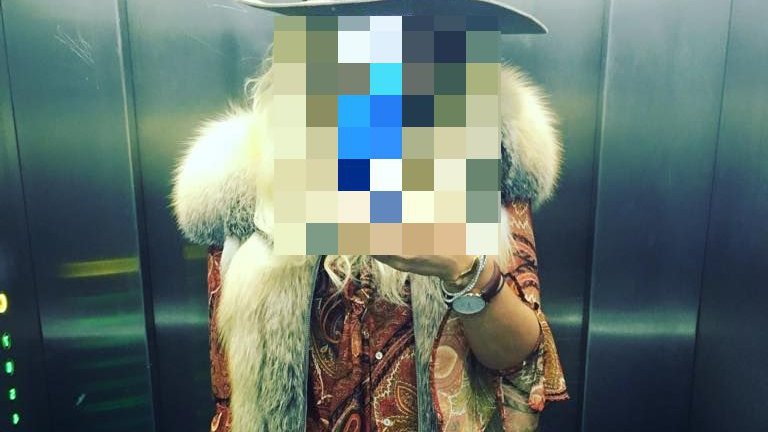 Delia, selfie neobișnuit în lift. ”Bang! și murdăria dispare!”, s-au grăbit să comenteze prietenii de pe Facebook