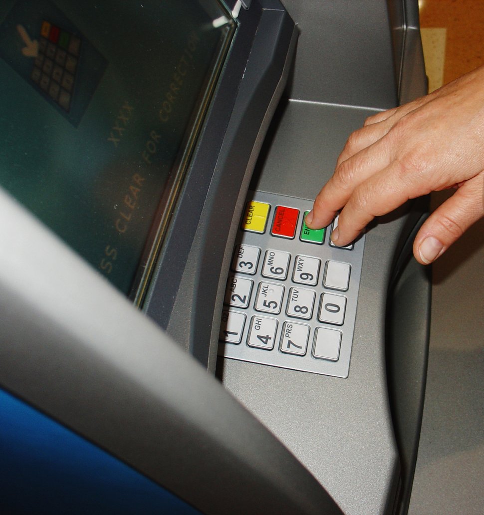 Ce crezi ca se intampla daca mergi la bancomat si tastezi codul PIN invers? Putina lume stie lucrul acesta 