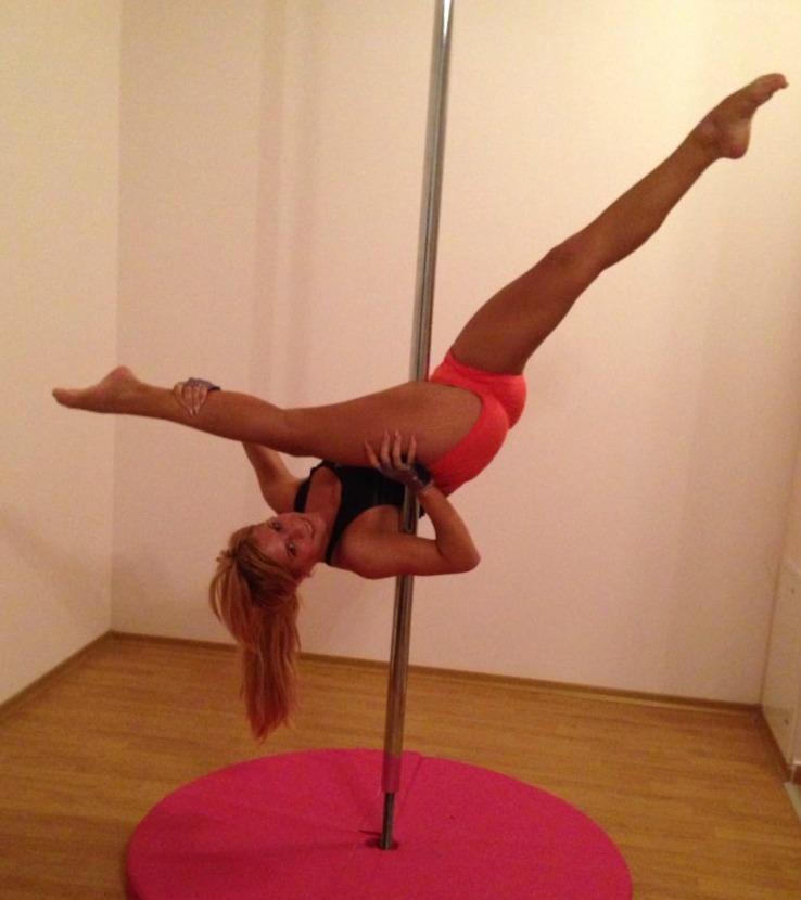 O tânără dansatoare din Arad s-a trezit cu o serie de poze intime pe Facebook. Fanii au luat foc 362531