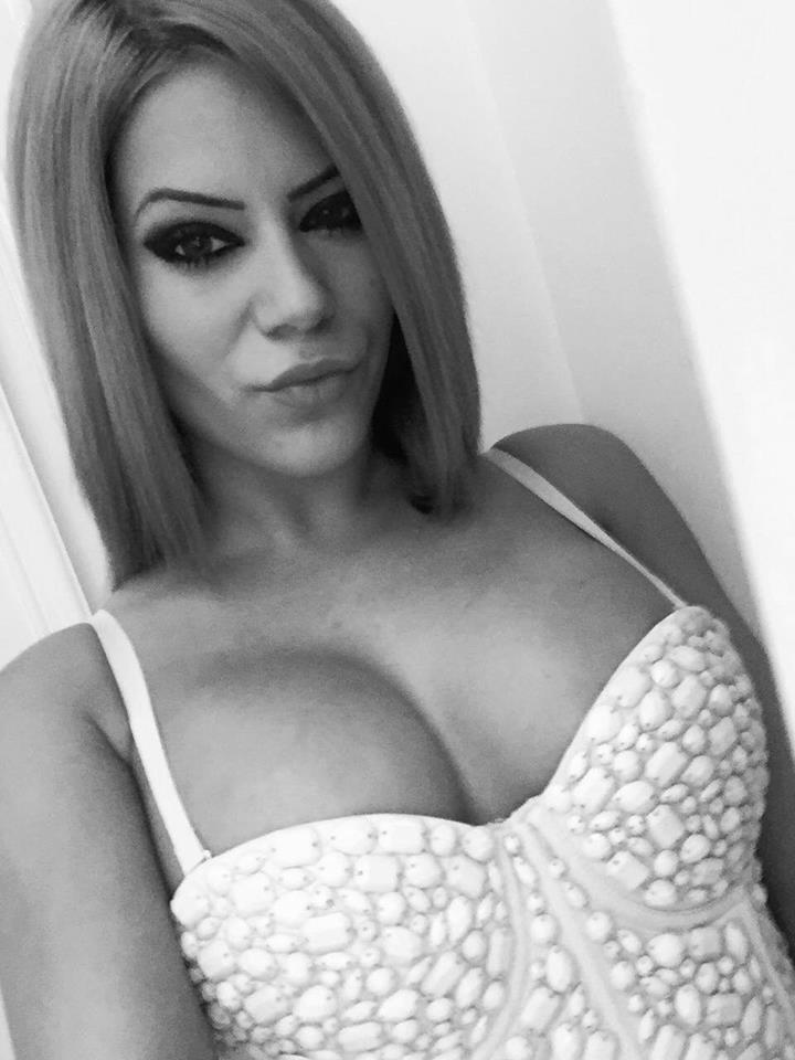 O tânără dansatoare din Arad s-a trezit cu o serie de poze intime pe Facebook. Fanii au luat foc 362535