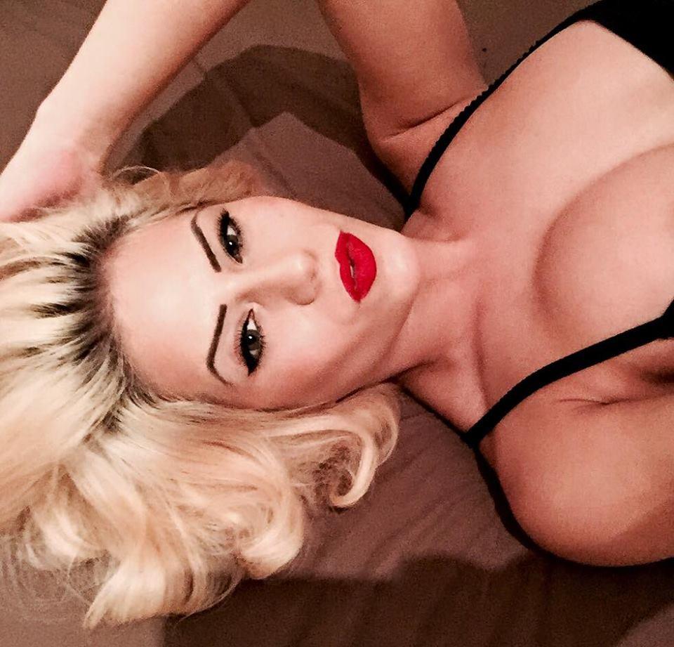 O tânără dansatoare din Arad s-a trezit cu o serie de poze intime pe Facebook. Fanii au luat foc 362540