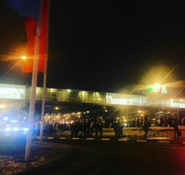 Alertă teroristă la Moscova: mallurile au fost evacuate în urma unor ameninţări cu bombă. VIDEO