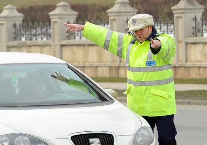 Un mit demontat. Au dreptul şoferii să le ceară poliţiştilor documente despre radar? 