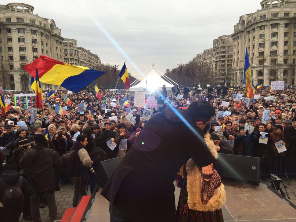 Întâlnirea jurnaliștilor Intact cu telespectatorii. Mii de oameni, alături de noi. Galerie FOTO 363665