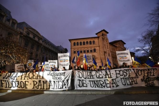 Protest în Piața Universității, față de poziția lui Iohannis cu privire la unirea cu Republica Moldova