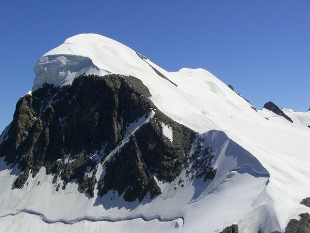 Avalanșă în Munţii Alpi. Un schior a murit 