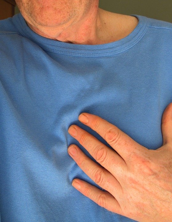 În cazul unui atac de cord, ai 10 secunde la dispoziție pentru a-ți salva viața! Iată ce trebuie să faci. VIDEO   