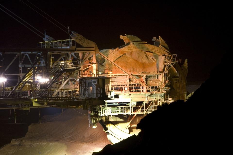 O mină de cărbuni din Rusia s-a prăbușit. 90 de oameni sunt prinși sub pământ