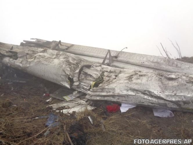 Un avion cu 11 persoane la bord s-a prăbușit în Nepal
