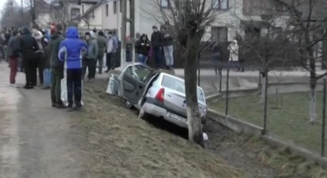 Accident grav în Suceava. Un om şi-a pierdut viaţa şi alţi doi au fost răniţi