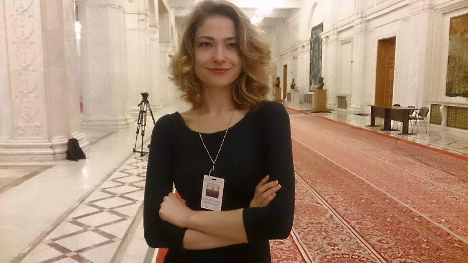 Cine e și cum arată iubita lui Remus Cernea cu care s-a sărutat public în Parlament 365745