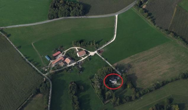 Unde s-a retras regele Mihai! Locuieste cu familia intr-o casa cocheta dintr-o localitate micuta din Elvetia! Ascunsa printre copaci 366177