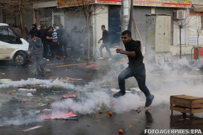 Atac cu arme și grenade la o secție de poliție din Turcia