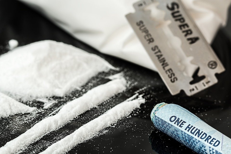 12 kilograme de cocaină pură, descoperite într-un pachet destinat unei pensionare din Bihor