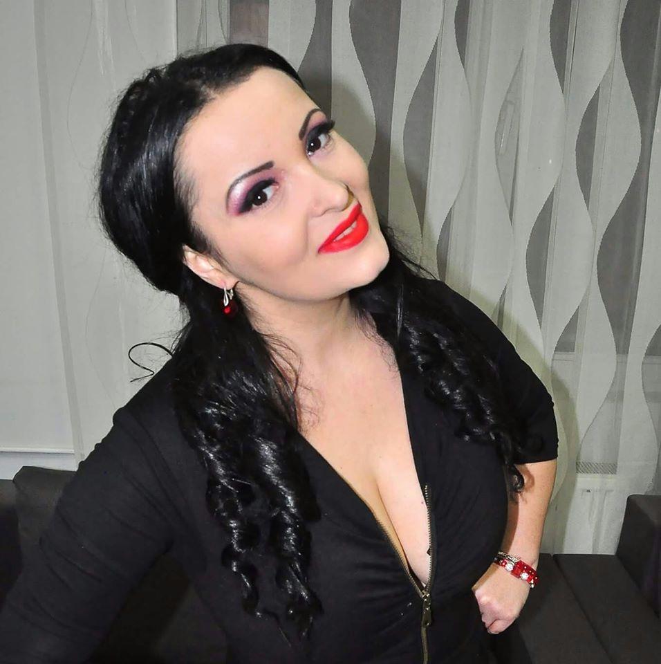   O celebră cântăreață de la noi s-a trezit pe site-uri de anunțuri erotice. Cum s-a trezit promovată vedeta 366627