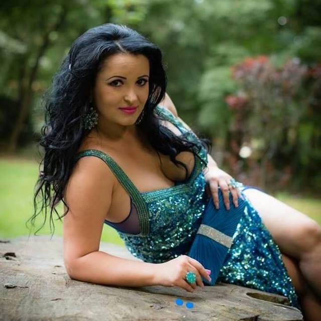   O celebră cântăreață de la noi s-a trezit pe site-uri de anunțuri erotice. Cum s-a trezit promovată vedeta 366628