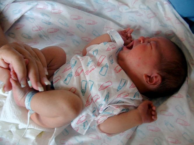 Coșmarul bebelușilor continuă. Numărul copiilor din Argeș internați cu scaune diareice crește