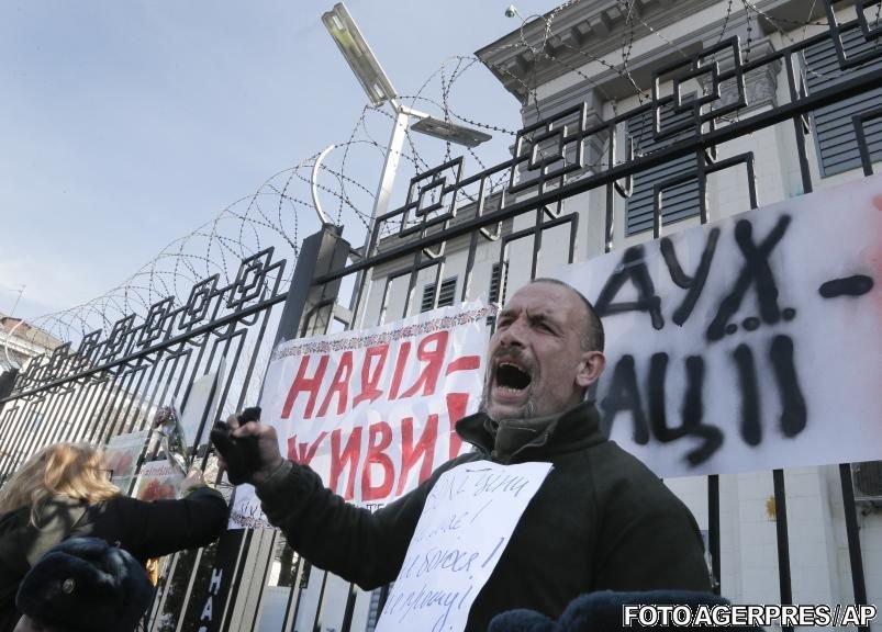 Ambasada Rusiei la Kiev, atacată. Moscova a reacționat dur