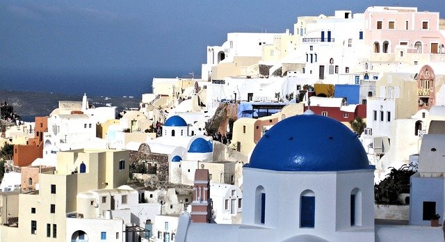 Anunț socant al locuitorilor din insula Santorini pentru turiști: Ocoliți-ne! 